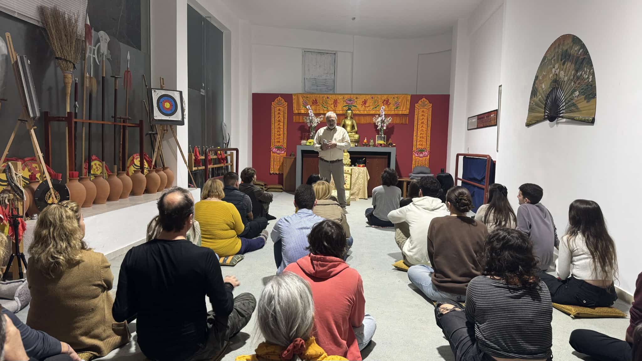 ΔΕΛΤΙΟ ΤΥΠΟΥ: ΕΠΙΣΚΕΨΗ ΤΟΥ ΤΜΗΜΑΤΟΣ ΚΟΙΝΩΝΙΚΗΣ ΘΕΟΛΟΓΙΑΣ ΚΑΙ ΘΡΗΣΚΕΙΟΛΟΓΙΑΣ ΣΤΟ ΕΠΙΣΗΜΟ ΠΟΛΙΤΙΣΤΙΚΟ ΚΕΝΤΡΟ ΤΟΥ ΒΟΥΔΙΣΤΙΚΟΥ ΣΑΟΛΙΝ ΝΑΟΥ ΣΤΗΝ ΕΛΛΑΔΑ